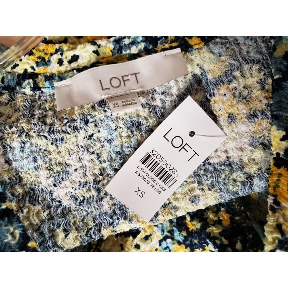 NEW Loft XS Top V Neck Puff‎ Sleeve Floral Cottage Bloom Boho Chic Coastal